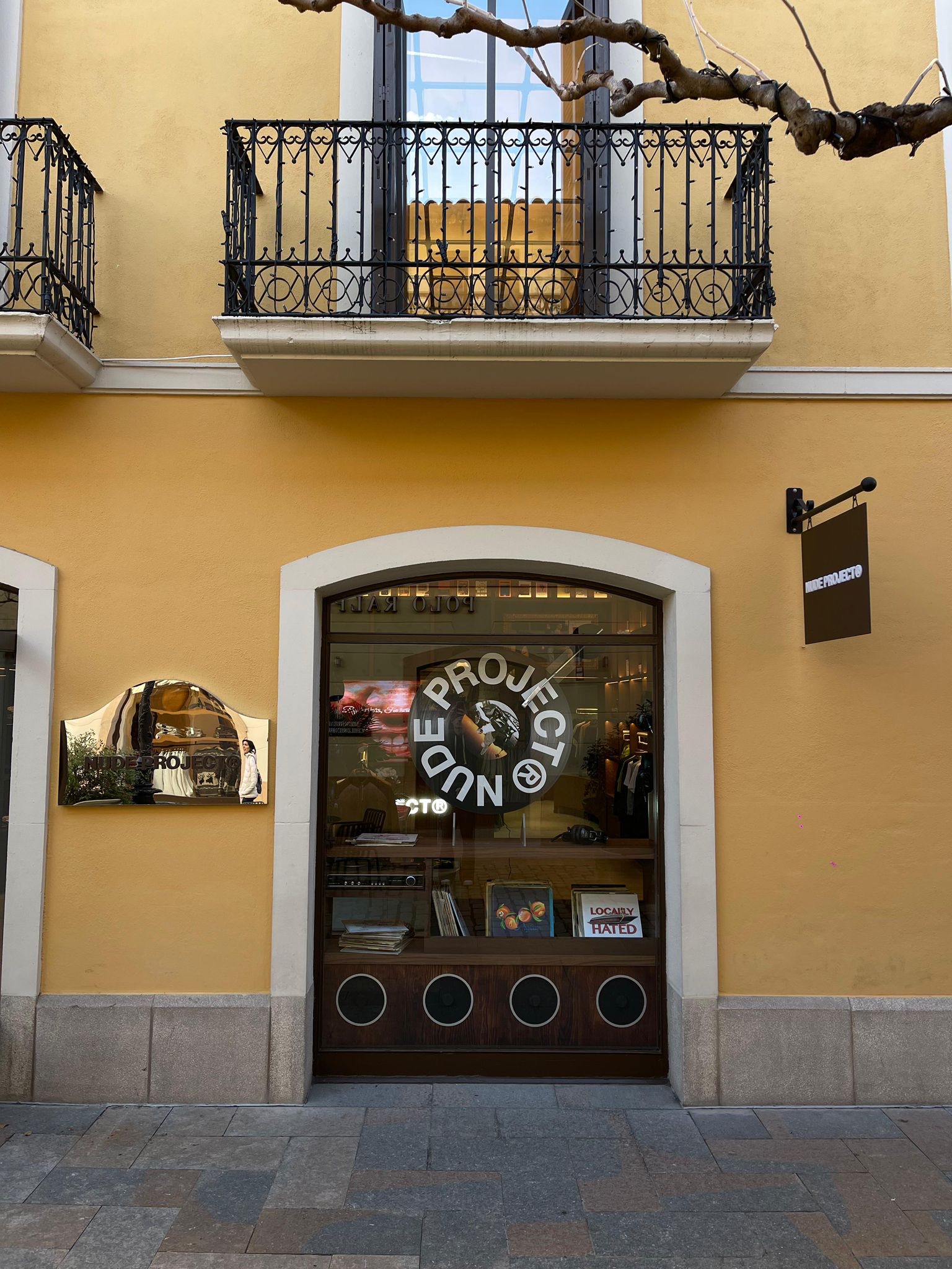 Decorados de escenografia en Madrid para todo Tipo de producción Reality / Informativo / Concurso / Ficción / Streaming