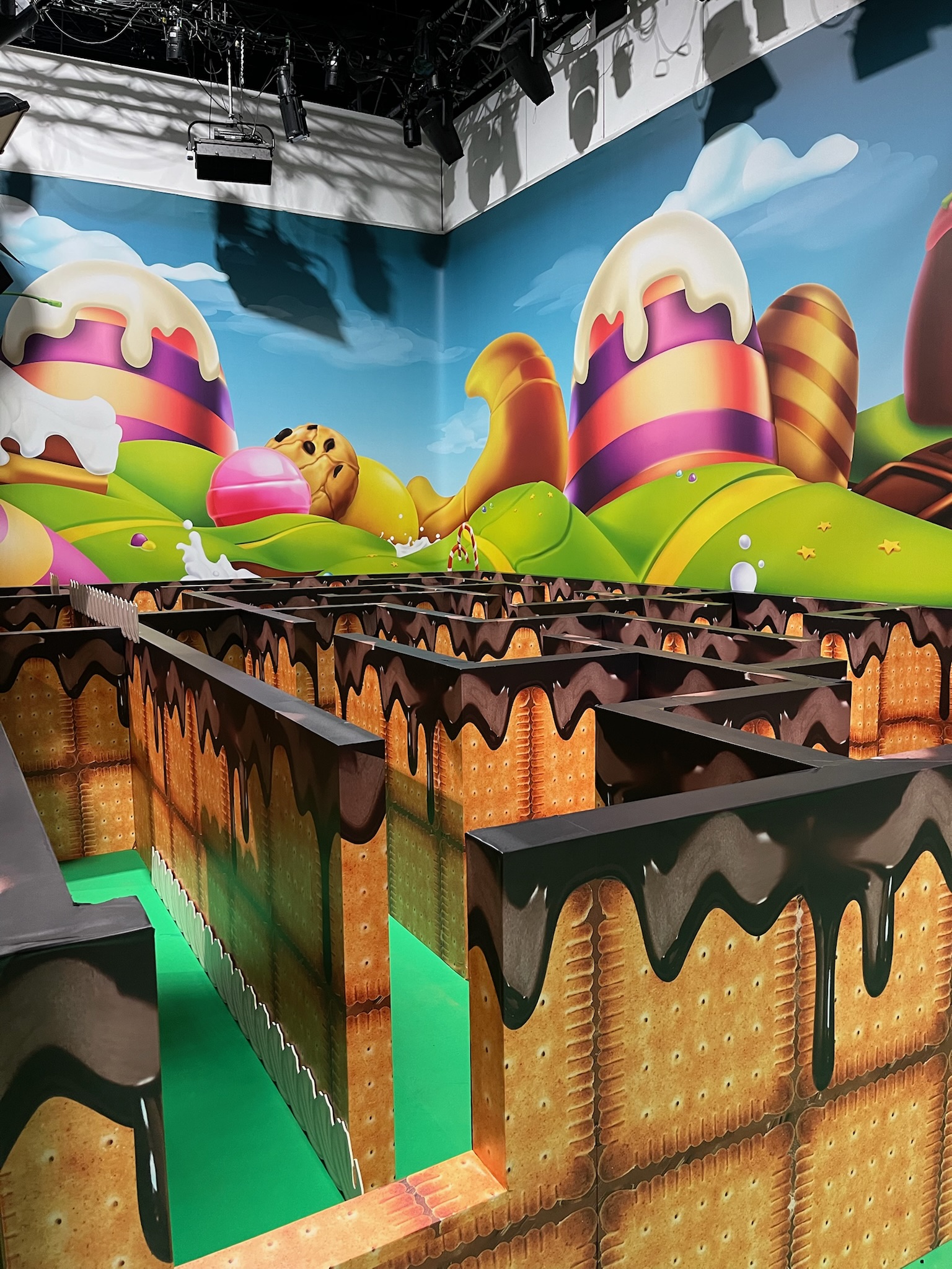 Decorados de escenografia en Madrid para todo Tipo de producción Reality / Informativo / Concurso / Ficción / Streaming